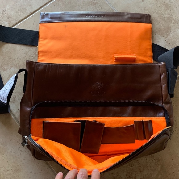 JFold Leather Messenger Bag - Picture 5 of 6